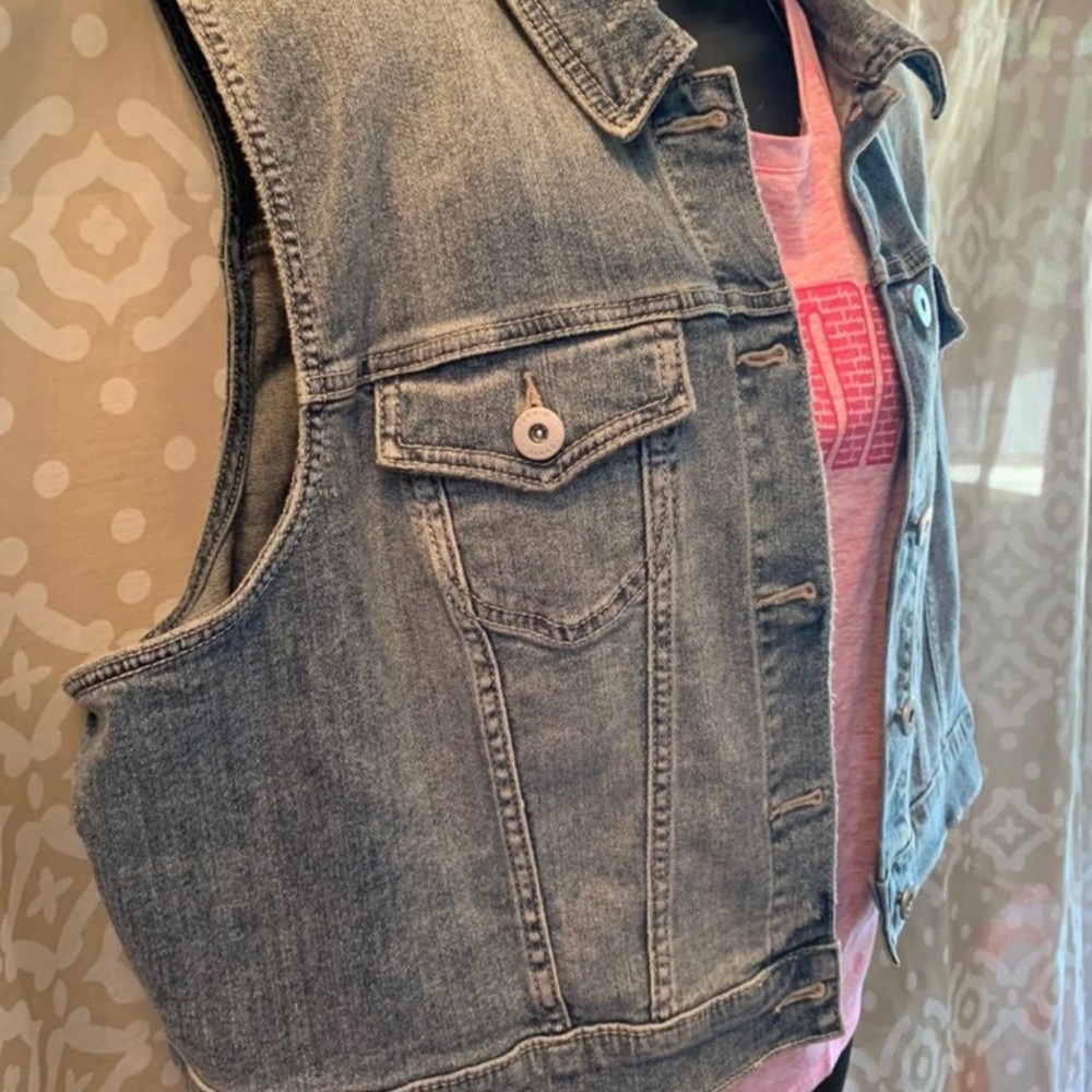Distressed MidDrift Jean Jacket - Picture 2 of 6
